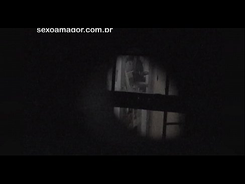 ❤️ Блондинку тайно снимает на видео соседский вуайерист, спрятанный за полыми кирпичами ❤️❌ Порно видео у нас ️